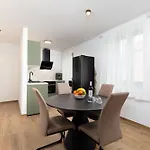 Apartament Lacos *