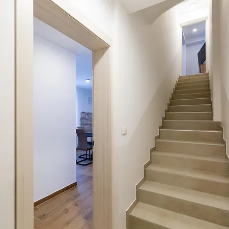 Apartment Lacos *